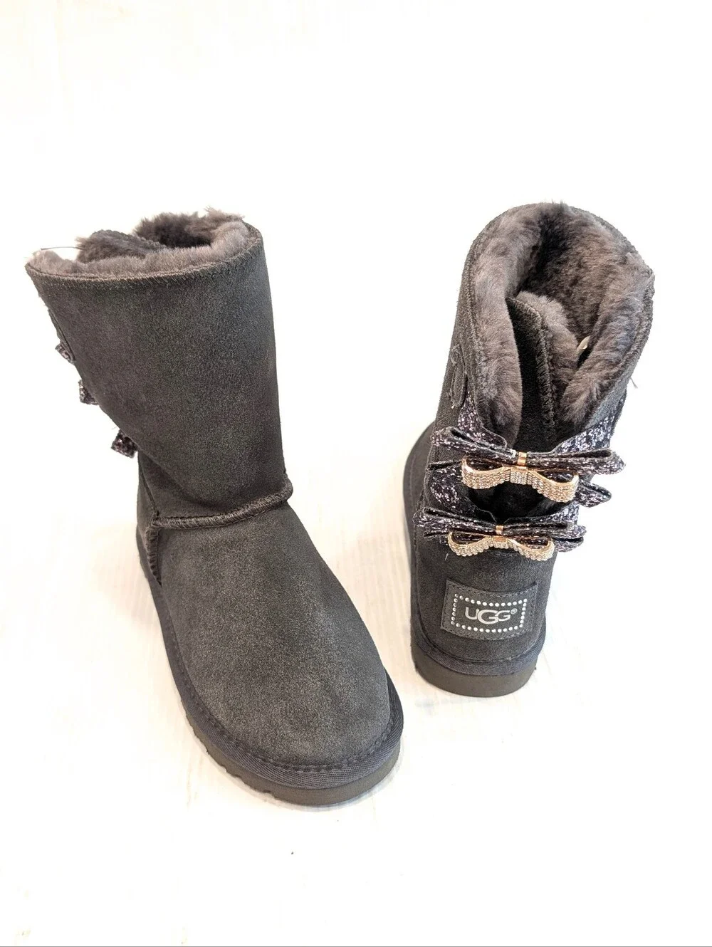UGG Bailey Bling Glitz Kids Gray Suede Shearling Bow-Back Mid Boots Size 4